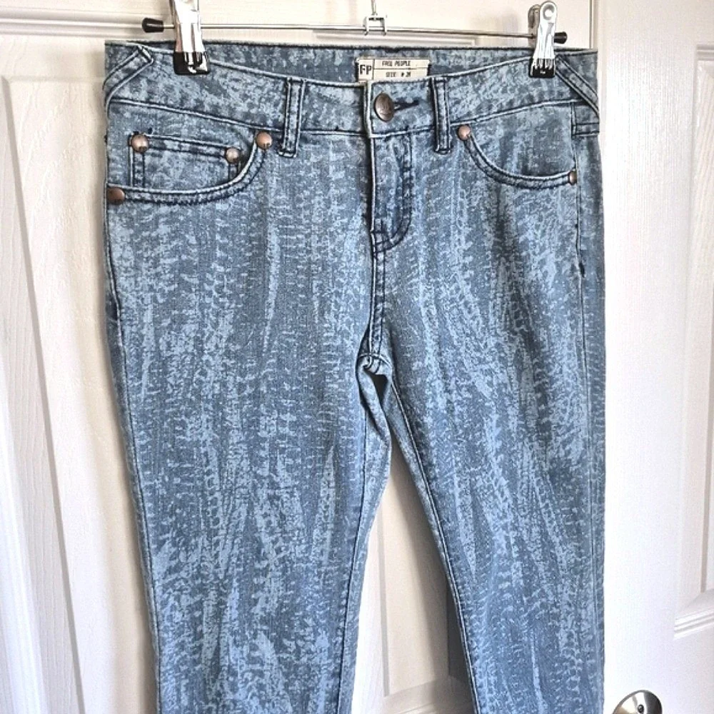 Free People Low Rise Blue Jeans Denim Skinny Pants Zip Ankles Womens 26 - Picture 3 of 16